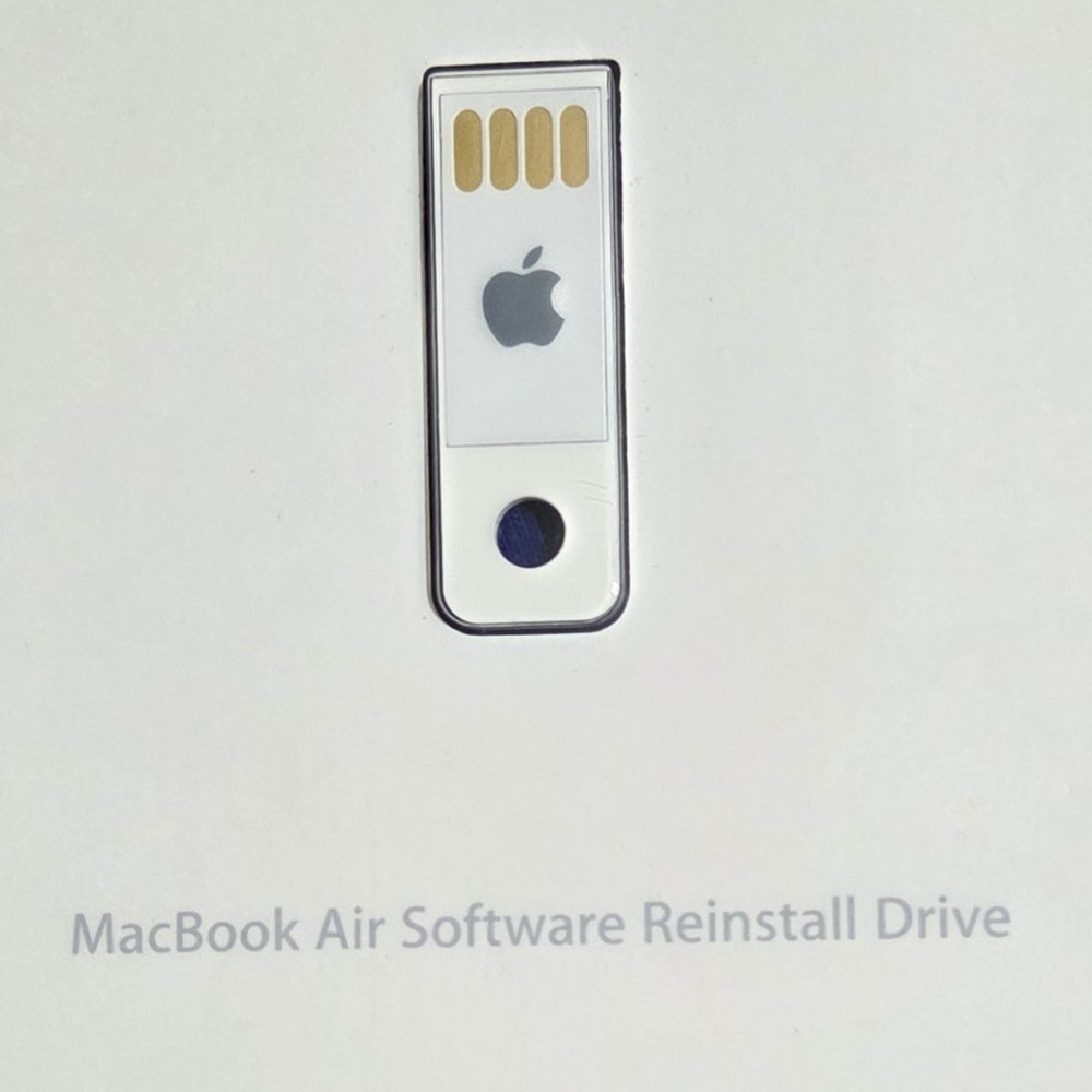 Apple USB Drive - White and Gold